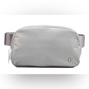 Lululemon Everywhere Belt Bag in Silver Drop SZ 2L
